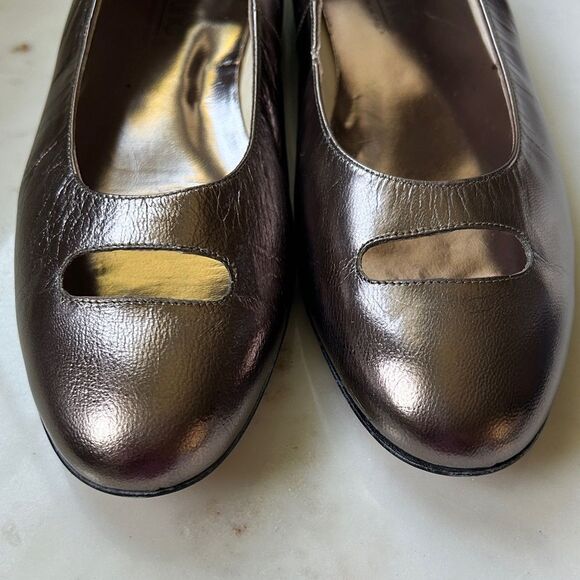 New Y2K Bandolino Metallic Bronze Silver leather Women's Flats 8N - Picture 3 of 7